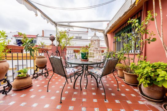 Exclusiva casa con terraza y plaza de garaje en el barrio de Santa Cruz