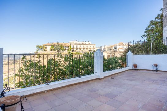 Casa en el centro histórico con impresionantes vistas al Tajo de Ronda.