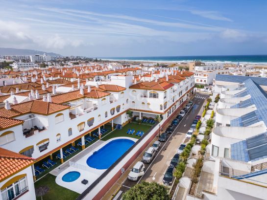 Ático con extenso solarium en la playa en Zahara de los Atunes