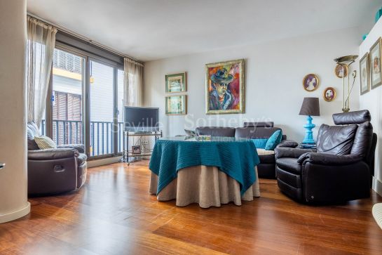 Piso reformado y luminoso en Plaza Nueva