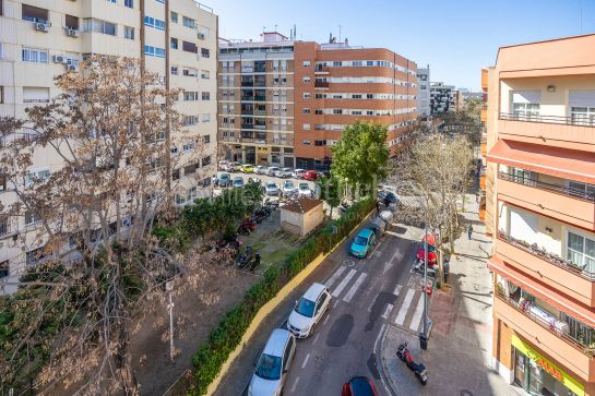 Bright 2 bedroom apartment with parking in Nervión.