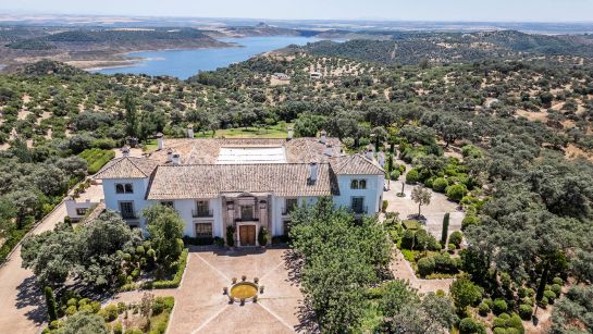 Exclusiva Finca situada entre las localidades de Almodóvar de Río y Posadas