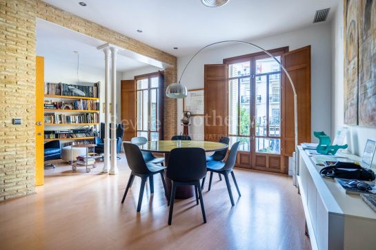 Exclusive office in the heart of the historic center