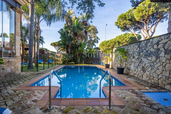 Seafront hotel in La Barrosa area