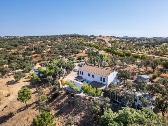 Recreational estate in a natural park with panoramic views and privacy