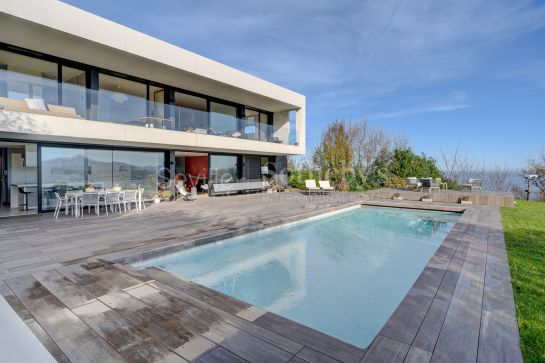 Exclusive villa with panoramic sea views in Hondarribia