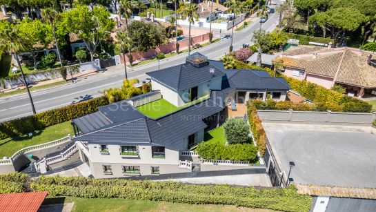 Exclusive fully renovated residence on the main avenue of Vistahermosa