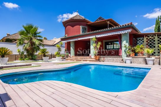 Chalet independiente con terraza, piscina y zona de ocio en El Zaudín