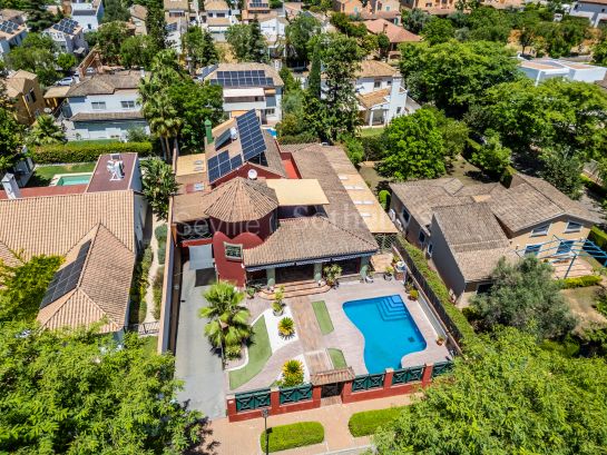 Chalet independiente con terraza, piscina y zona de ocio en El Zaudín