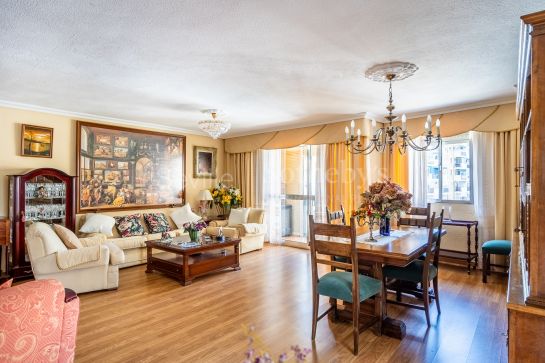 Ático con gran terraza privada en el corazón de Triana