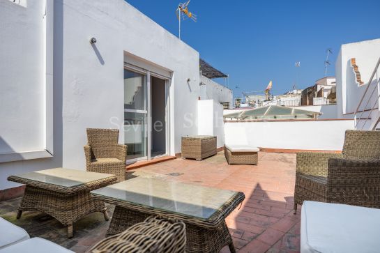 Gran ático dúplex reformado con terrazas en la Encarnación