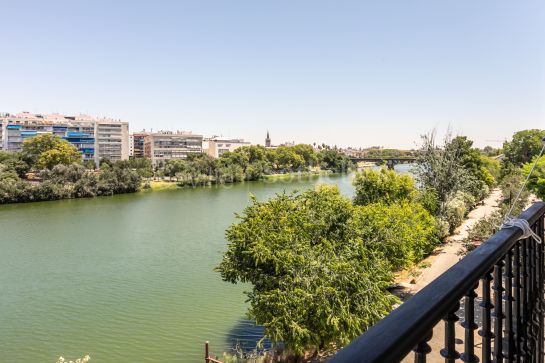 Casa en Triana con vistas al río