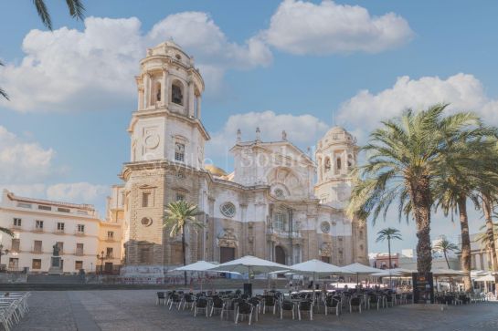 Piso con estilo tradicional en el corazón del casco histórico de Cádiz.