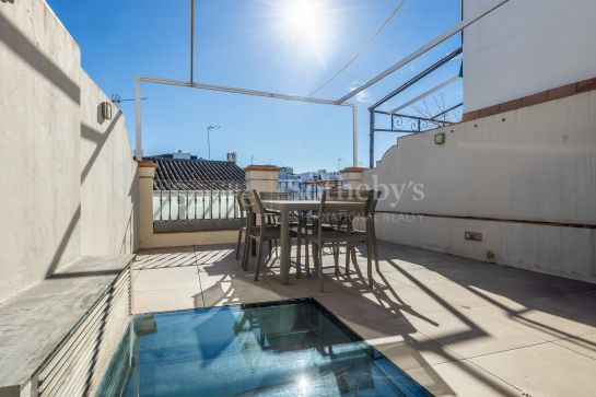 Casa unifamiliar rehabilitada junto al Museo, con licencia turística y terraza privada