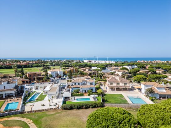 Luxury residence with golf views in Novo Sancti Petri