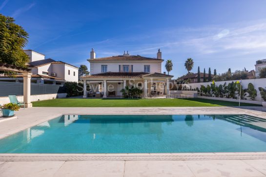Villa independiente en urbanización de Cantera Blanca.