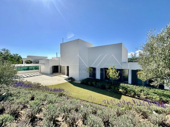 STUNNING FRONTLINE GOLF VILLA IN ALMENARA- SOTOGRANDE ALTO
