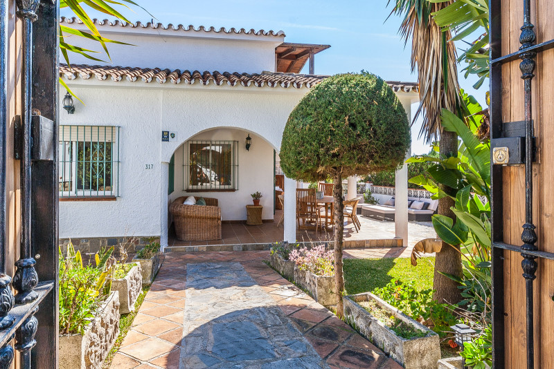 Villa in Marbella East