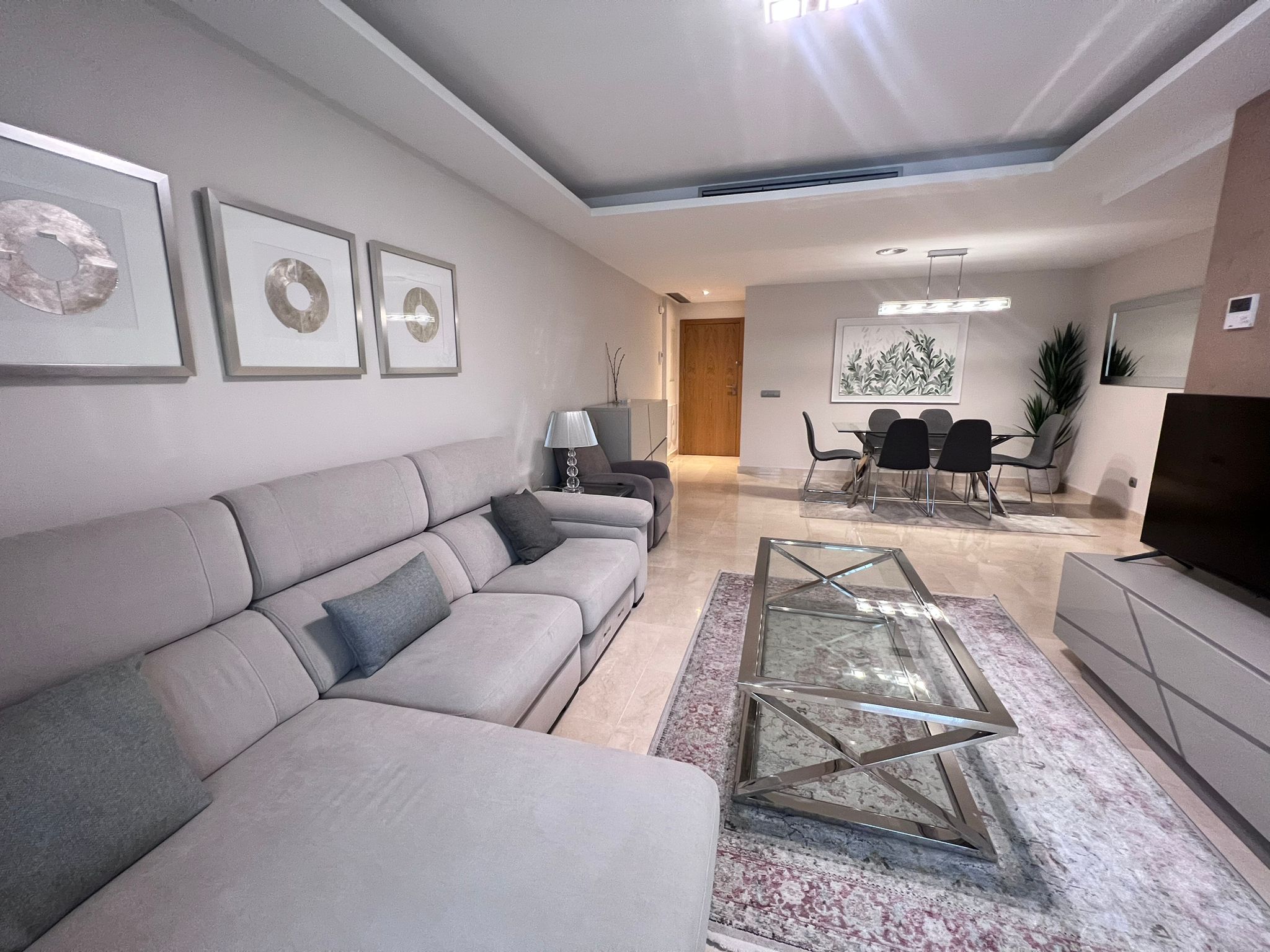 Modern 3-bedroom apartment in Los Arqueros Beach urbanization, San Pedro de Alcantara. photo 3