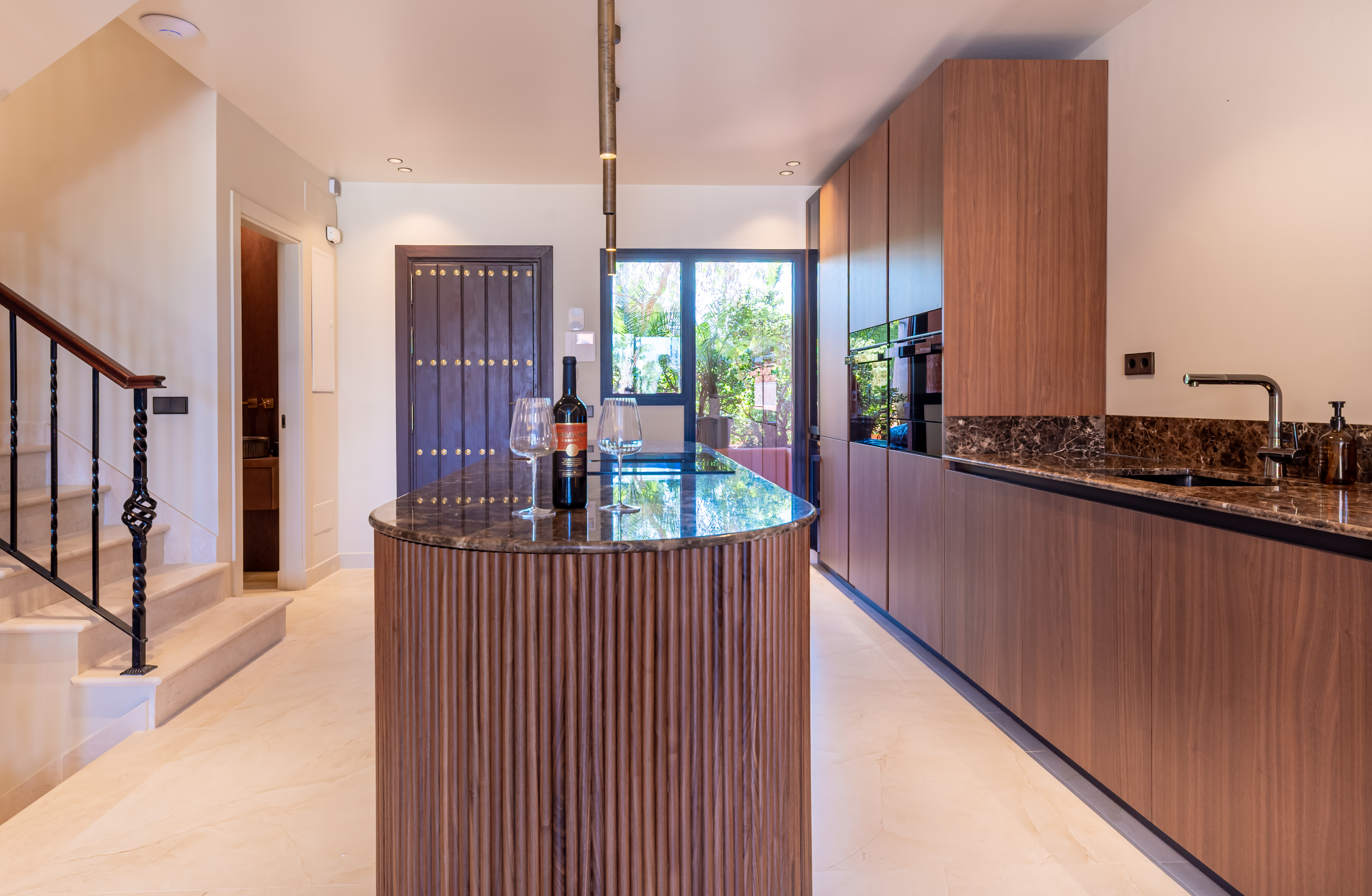 Elegant Townhouse in the Heart of Marbella’s Golden Mile, 1.995.000 Euros photo 5